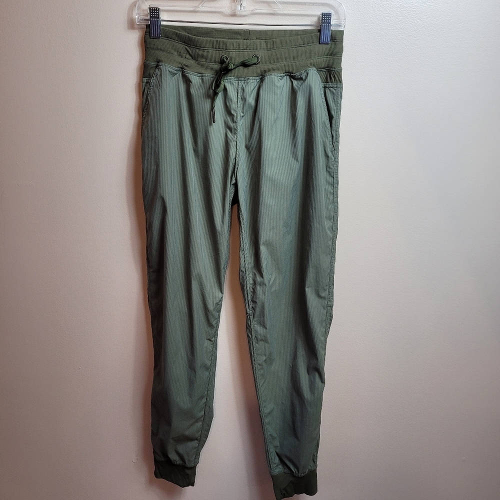 Zyia active wear joggers size s green color